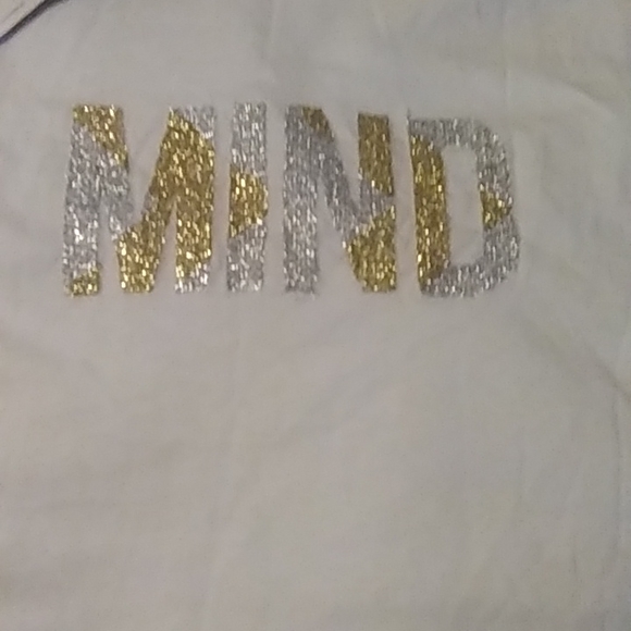 NWT Mango T-shirt. Crisp white tee with sparkling design. Cuffed sleeves. XS - Picture 4 of 5